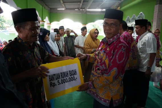 Safari Ramadan di Ketapang, Pemkab Lampung Selatan Beri Santunan 50 Anak Yatim