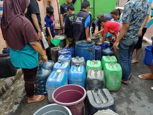 ACT Lampung Distribusikan Air Bersih ke Kampung Rawalaut Panjang Selatan