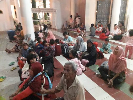 Gempa 7,4 SR di Banten, Warga Pesisir Bandar Lampung Ngungsi ke Balai Keratun Kantor Gubernur