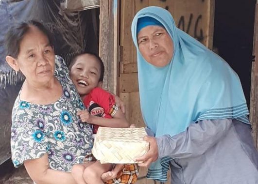 ACT Lampung Distribusikan Daging Kurban dengan Besek Bambu Bukan Plastik