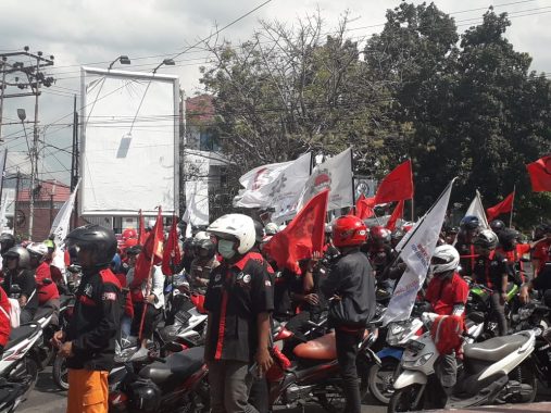 Pendemo Saling Dorong dengan Pol PP Pemprov Lampung