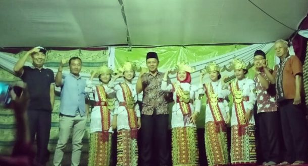 Adik Kandung Raja Dangdut Indonesia Hebohkan Warga Kota Baru