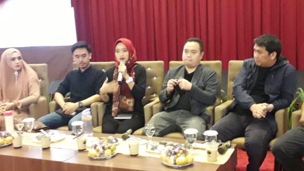 Hadiri Pelantikan Dekranasda Provinsi, Bupati Tanggamus Dewi Handajani Peragakan Busana Adat Lampung