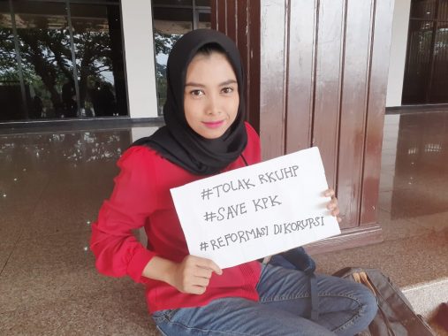 Reporter Cantik Kompas TV Lampung Cindy Tania Aja Bikin Dukungan #SaveKPK, Masak Kamu Enggak