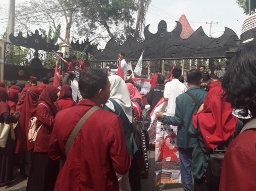 Mahasiswa Minta DPRD Bandar Lampung Teruskan Tuntutan ke DPR RI