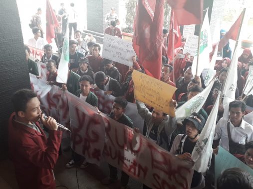Demo di DPRD Bandar Lampung, Mahasiswa Teriaki Anggota Dewan: Bangun! Bangun! Bangun!