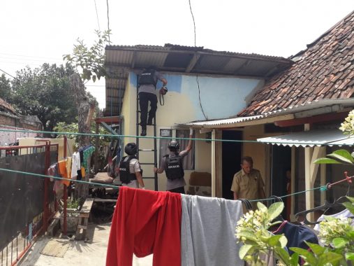 Densus 88 Juga Geledah Rumah di Jalan Bintara 2 Kelurahan Pelita Kecamatan Enggal