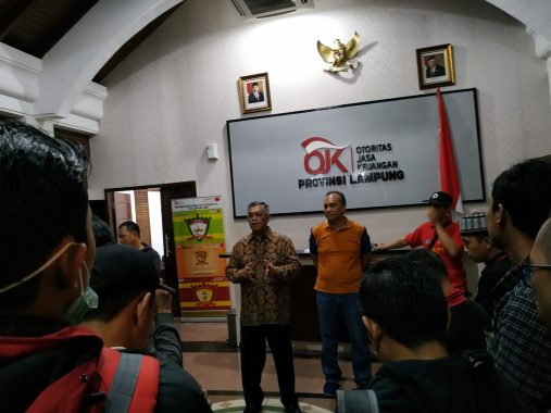 Kepala OJK Lampung Lepas Rombongan Gathering Wartawan ke Bandung dan Jakarta