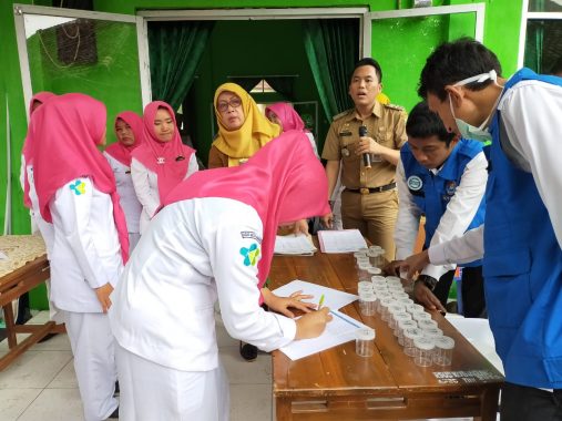 Tidak Bisa Bertemu Gubernur Lampung Mahasiswa Bakar Ban di Pintu Masuk Komplek Pemprov Lampung