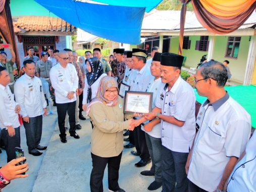 Ketemu Anggota DPD Asal Lampung Abdul Hakim, Petani Desa Donomulyo Lampung Timur Minta Dua Fasilitas Berakhiran 