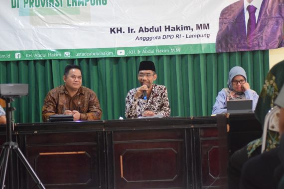 Abdul Hakim Diskusi dengan OJK Lampung