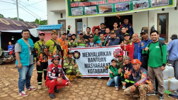 Reuni Perak SMPN 2 Tanjungkarang Angkatan 1994 Meriah, Para Guru Diberikan Keping Emas Tanda Cinta