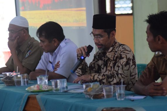 Abdul Hakim Dialog dengan Petani Cabai di Adiluwih Pringsewu