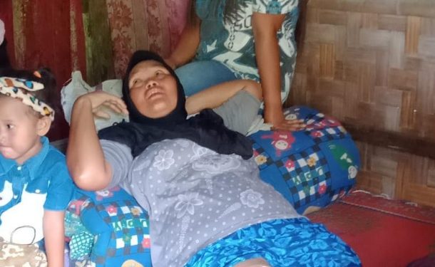 Cegah Virus Corona, Dishub Lampung Selatan Semprot Disinfektan Angkot di Jalan Raya Natar