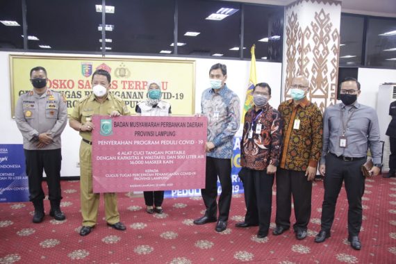 Ikatan Keluarga Anggota Dewan DPRD Lampung Utara Bantu Warga Terdampak Pandemi Covid-19