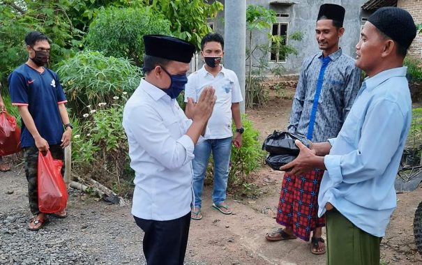 Sapa Warga Desa Banyumas Kecamatan Candipuro, Antoni Imam Salurkan Makanan dan Jadwal Imsakiyah