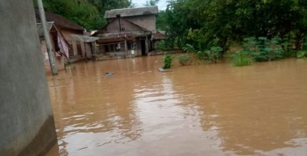 Way Semaka Meluap, Pekon Kanoman Kecamatan Semaka Banjir