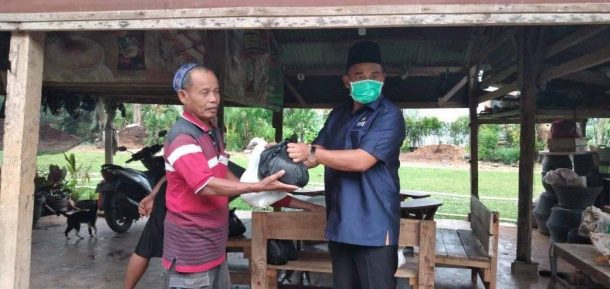 Ketua Komisi 2 DPRD Lampung Wahrul Fauzi Silalahi Salurkan Bahan Pokok untuk Warga Terdampak Pandemi Covid-19