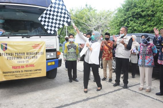 Bupati Tulangbawang Barat Umar Ahmad Bersama Wagub Lampung Chusnunia Hadiri Operasi Pasar Bersubsidi