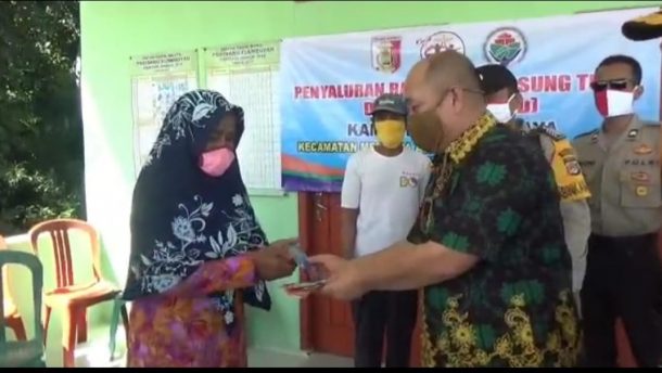 42 Keluarga di Kampung Marga Jaya Kecamatan Meraksa Aji Tulangbawang Terima Bantuan Langsung Tunai