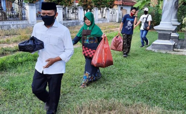Berbagi Nasi Hari Ke-56 di Dusun 2 Sidorejo Sidomulyo, Antoni Imam Jumpa Guru Agama Semasa Sekolah