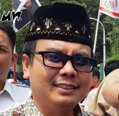 Wakil Ketua DPRD Metro Khusaini Gerakan Masyarakat Tambal Jalan Pattimura Secara Swadaya