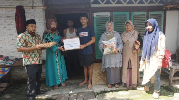 Riana Sari Arinal Bantu Perajin di Lampung Barat