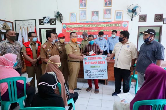 Di Kalianda, Pemkab Lampung Selatan Salurkan 2.740 Paket Sembako