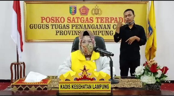 Jenguk Hanafi Penderita Lumpuh Layuh di Jatiagung, Antoni Imam Upayakan Kursi Roda