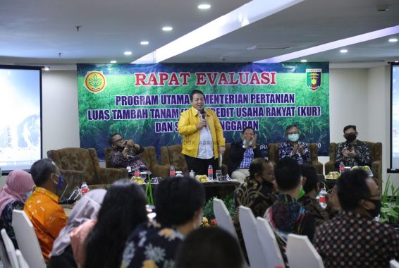 Bupati Dewi Handajani Kukuhkan Forum GenRe Tanggamus