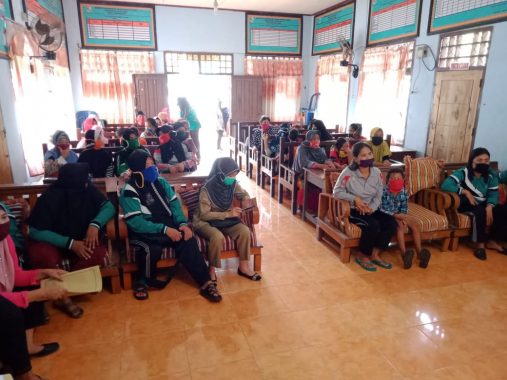 Bupati Tulangbawang Barat Umar Ahmad Terima Bantuan Bank BNI Kotabumi untuk Warga Terdampak Pandemi Covid-19