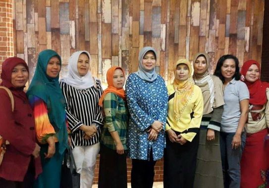 Puluhan Kader PKS Bandar Lampung Berenang Dari Pantai Mutun ke Pulau Tangkil