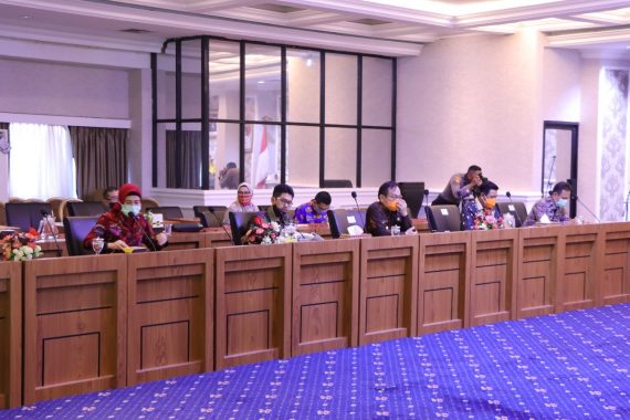 Gubernur Arinal Djunaidi Ikuti Rapat Bahas Keramba Jaring Apung di Lampung