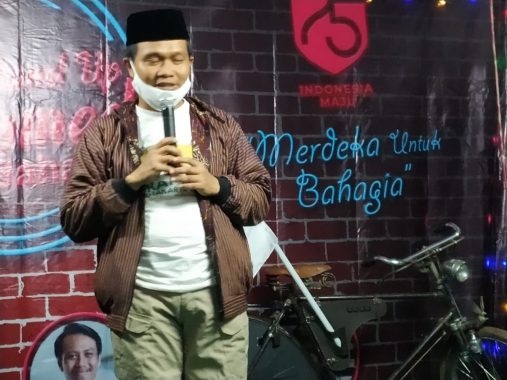 VLC Kibarkan Merah Putih di Puncak Pawiki Lampung Timur