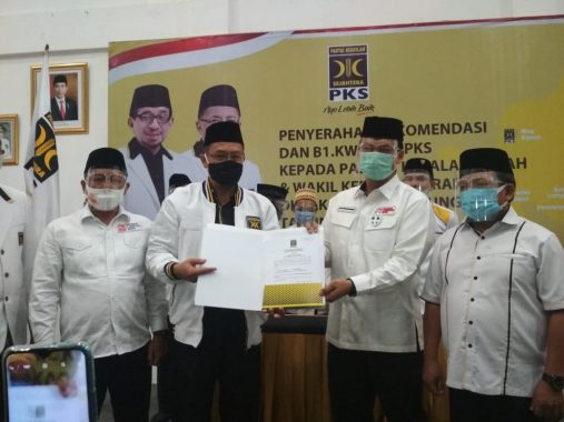 Advertorial: Unila Resmi Punya Kebun Agrowisata, Rektor Karomani Panen Melon Perdana