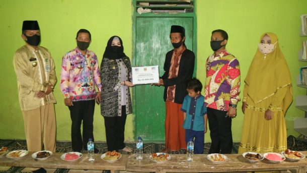MRI Lampung Selatan Punya Nahkoda Baru, Program Pertama Salurkan Bahan Makanan Kepada 20 Penerima Manfaat