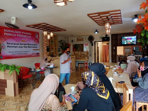 Pemkab Lampung Selatan Sebar 8.573 Paket Sembako, Pjs Bupati Sulpakar Bagikan di Kalianda