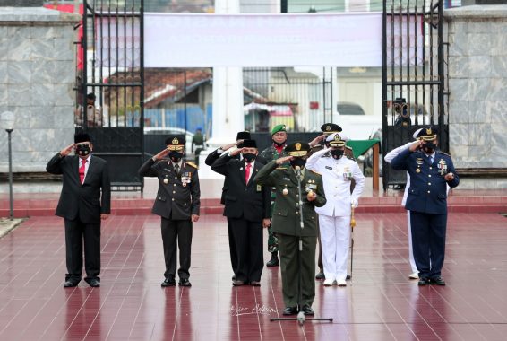 Gubernur Bersama Forkopimda Lampung Hadiri Upacara Ziarah Nasional HUT Ke-75 TNI di Taman Makam Pahlawan Bandar Lampung