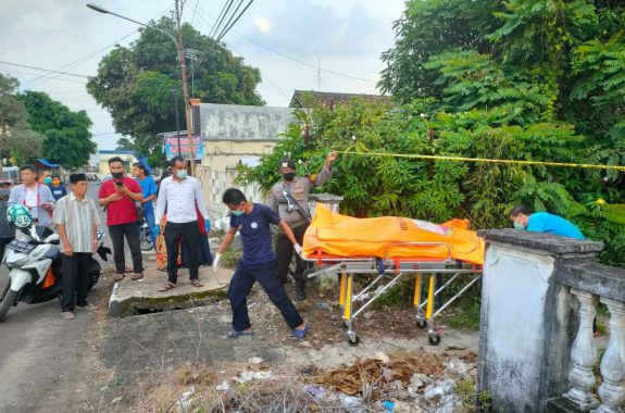Bupati Lampung Tengah Musa Ahmad Tinjau Kerusakan Atap di Bandarjaya Plaza