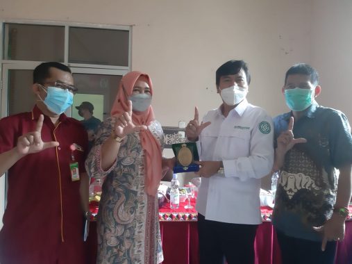 Bupati Lampung Selatan Salurkan Bantuan Bedah Rumah Tak Layak Huni