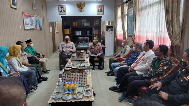 Abdul Hakim Jelaskan Konsep Kampus Desa Emas ke Kadis Pariwisata Lampung Edarwan