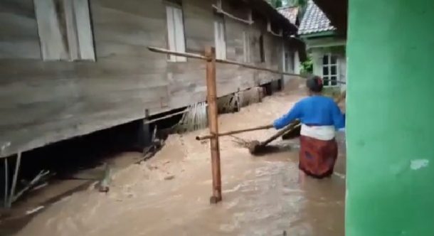 Banjir Rendam Permukiman Warga di Cukuhbalak Tanggamus