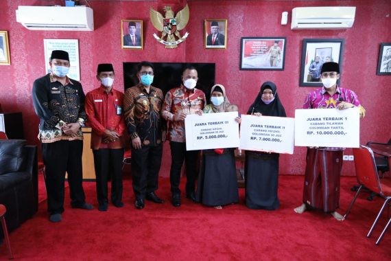 Bupati Lampung Selatan Beri Tali Asih Juara MTQ Tingkat Provinsi Lampung