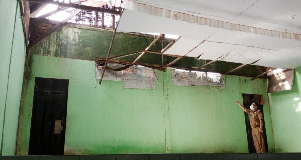 Rusak dan Nyaris Roboh, Aula Kelurahan Hadimulyo Barat Kota Metro Masih Belum Diperbaiki