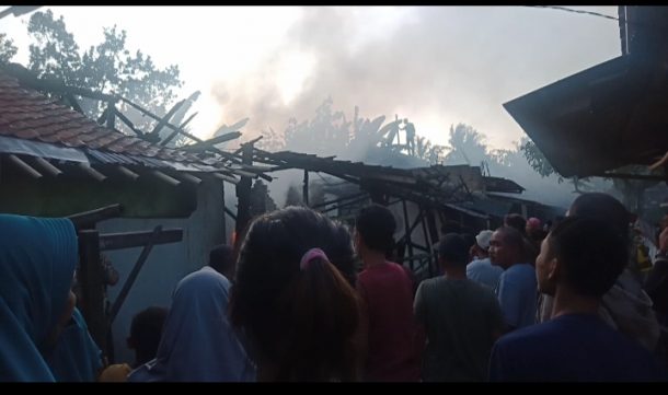 Rumah Semi Permanen di Talang Padang Ludes Terbakar Api, Korban Rugi Puluhan Juta