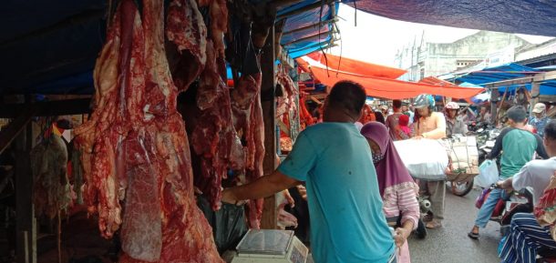 Tetap Diminati Meski Mahal, Daging Kerbau di Pasar Baru Kota Agung Ludes Terjual