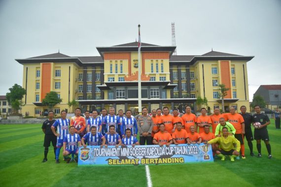 Irjen Hendro Sugianto Buka Turnamen Sepak Bola Mini Soccer Kapolda Cup 2022