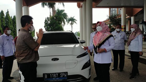 Bupati Tanggamus Jajal Mobil Listrik Hyundai Motor Indonesia