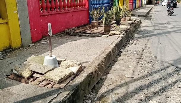 Trotoar Rusak Tak Kunjung Diperbaiki, Kepsek TK PGRI Metro Harap Pemkot Turun Tangan