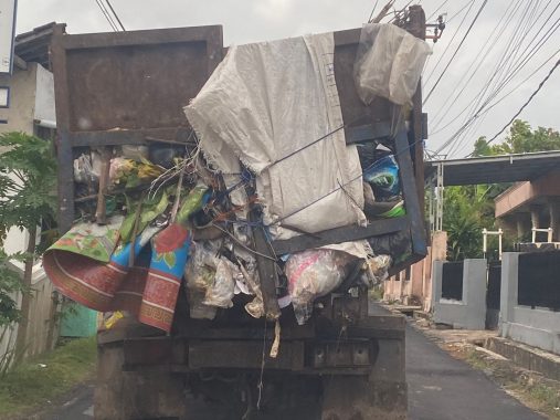 Lagi! Warga Keluhkan Truk Sampah Rusak di Bandar Lampung